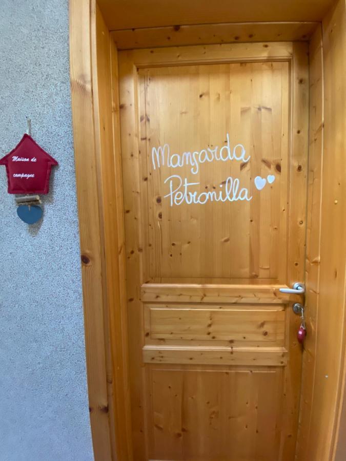 Mansarda Petronilla Apartment Пиацаторе Екстериор снимка