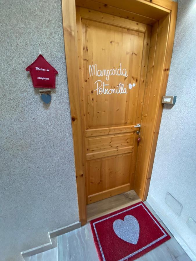 Mansarda Petronilla Apartment Пиацаторе Екстериор снимка