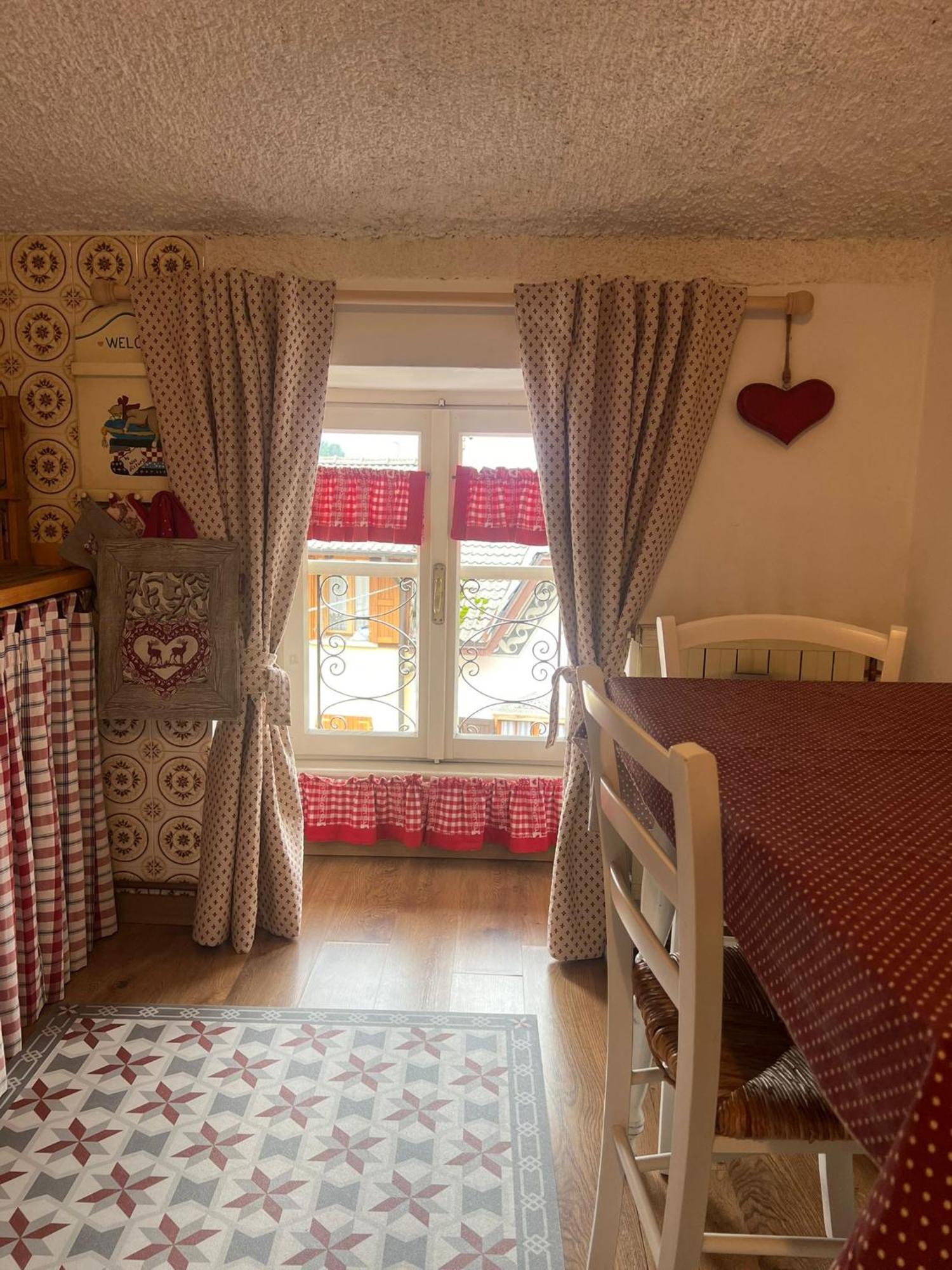 Mansarda Petronilla Apartment Пиацаторе Екстериор снимка