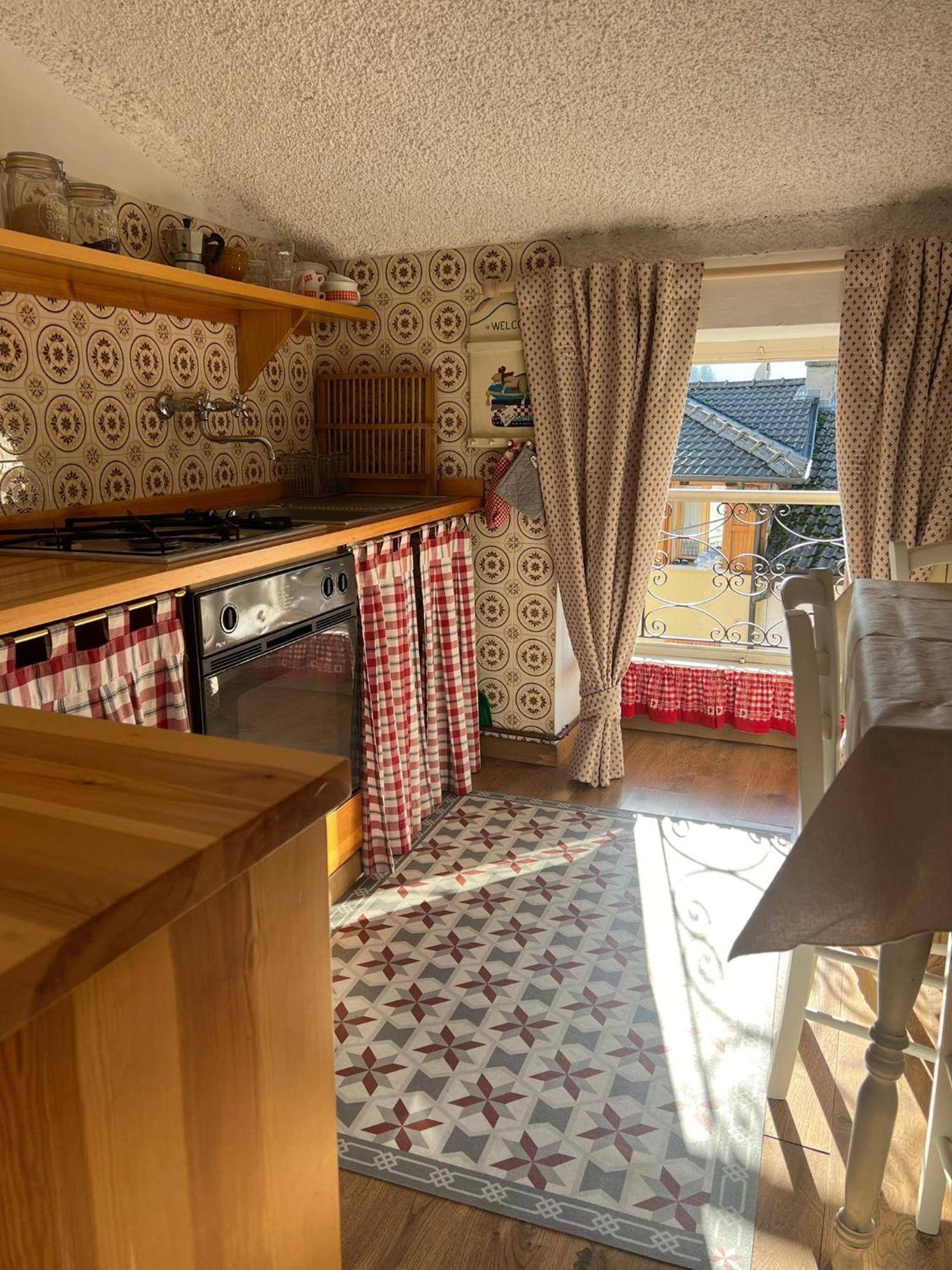 Mansarda Petronilla Apartment Пиацаторе Екстериор снимка